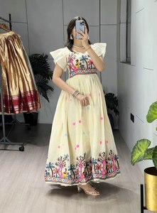 Robe longue Kalamkari traditionnelle de qualité supérieure, fabriquée à la main, pour les tenues festives, les événements culturels et les célébrations ethniques en provenance d'Inde - Product Image 2