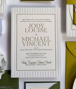 Carte d'invitation de mariage personnalisée avec impression vanille, imprimée en typographie, estampage à chaud doré, papier d'art, événement Black Tie, script élégant - Product Image 2