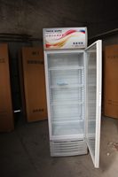 Congélateur îlot professionnel sans portes (ouvertes) pour cuisine centrale