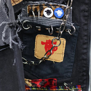 جاكيت جينز رجالي من ديزنيو بتصميم حديث مخصص، جاكيت ضيق من الدنيم الأسود الممزق مع رقع - Product Image 3