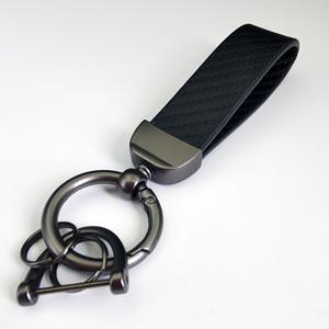 Porte-clés de voiture en cuir et fibre de carbone de haute qualité, cadeau pour femme en métal rouge avec style tendance, fabriqué en alliage de zinc - Product Image 5