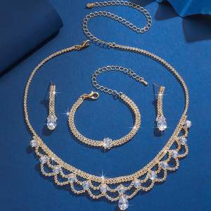 Elegantes Conjuntos de Joyería de Moda para Fiestas Nocturnas - Venta al por Mayor de Pendientes de Cobre con Diamantes de Imitación, Collares y Accesorios para Novias en Oro/Plata - Product Image 5