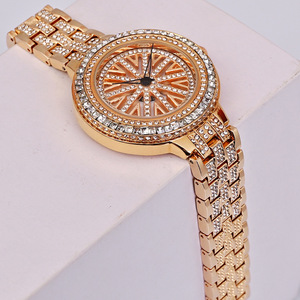 Reloj de cuarzo de lujo para mujer con diamantes de imitación dorados, elegante reloj de pulsera de acero inoxidable estilo diamante, regalo de moda vintage - Product Image 5