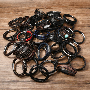 Nouveau <span class=keywords><strong>Bracelet</strong></span> <span class=keywords><strong>en</strong></span> <span class=keywords><strong>Cuir</strong></span> Tressé <span class=keywords><strong>Noir</strong></span> et Marron Fait Main avec Fermoir Magnétique <span class=keywords><strong>en</strong></span> Alliage pour <span class=keywords><strong>Homme</strong></span> – Tendance et Unique - Product Image 6
