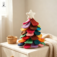Décoration murale de Noël en feutre patchwork avec étoile superposée colorée et languettes décoratives
