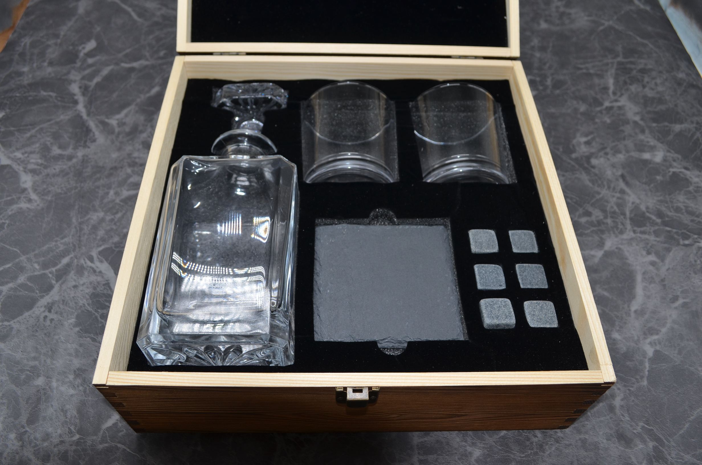 DEC + 2 GLAS + จานรองแก้ว + หิน