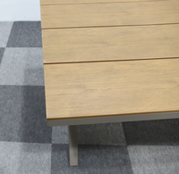 Ensemble de 6 chaises et table pour l'intérieur et l'extérieur, plateau de table en plastique imitation bois avec chaises empilables