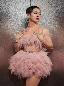 Costume de scène pour chanteuse, mannequin, invité, style siamois, plumes roses nues, bar de nuit, DJ - Product Image 2