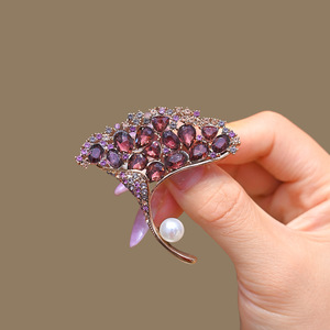 Broche de Folha de Ginkgo de Luxo para Mulheres, Corsage de Cristal, Design de Luxo Leve, Ideal para Trajes Formais - Product Image 2