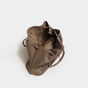 Sac fourre-tout en daim et cuir véritable pour femme, grand sac à bandoulière, personnalisable avec logo, collection automne 2025 - Product Image 4