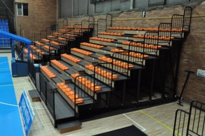 Gradas móviles telescópicas de metal personalizables de la marca italiana CETA para eventos deportivos y de entretenimiento hechas en Italia - Product Image 4
