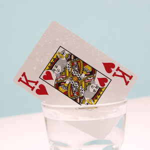 Tarjetas de póker de plástico brillante WPT listas para enviar, estándar de casino, impermeables, de PVC, juego de dos barajas rojo y azul. - Product Image 3