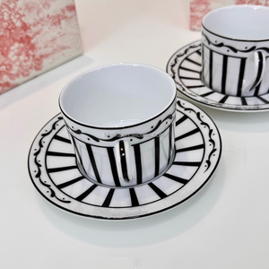 Ensemble de tasses et soucoupes à café rayées noir et blanc, luxueuses et très vendues, dans un coffret cadeau pour fêtes et anniversaires - Product Image 2