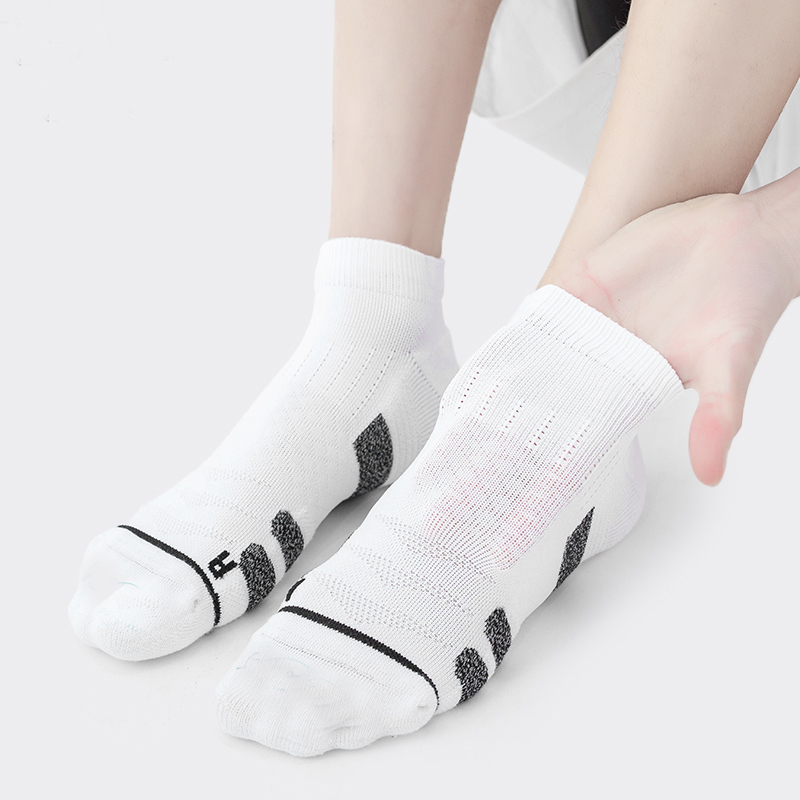 Professional Non Slip Sports Socks Thickened