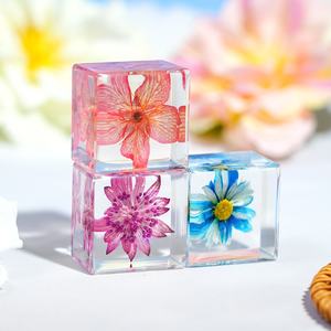 Poids-papier en résine, <span class=keywords><strong>cube</strong></span> transparent avec fleurs séchées, outil pédagogique, figurine cadeau, décoration florale, artisanat, fourni par l'usine - Product Image 4