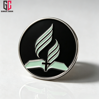 Badge en métal émaillé personnalisé en usine pour l'Église de la Septième Journée Adventiste (SDA) – Logo SDA, Bible ouverte, Croix, Flamme – Épinglette en métal émaillé