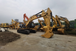 Excavatrice hydraulique sur chenilles Caterpillar CAT 330DL d'occasion, fabriquée au Japon, moteur CAT d'origine, bon état de marche - Product Image 3