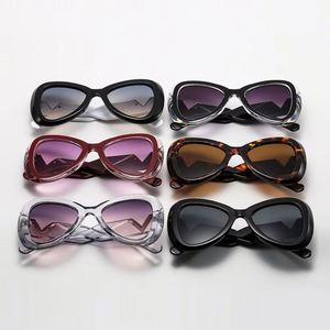 Lunettes de soleil œil-de-chat surdimensionnées UV400 pour femme, forme papillon colorée, personnalisables avec logo, collection mode 2025 - Product Image 4
