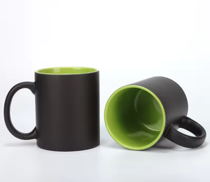 Mug magique en céramique noir mat de 11 oz, changeant de couleur à l'eau chaude, pour sublimation, avec intérieur coloré - Product Image 4