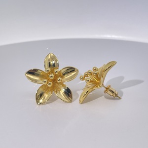 Pendientes de Botón con Flor de Lirio Tridimensional de Estilo Francés, Elegantes y Lujosos, de Tianyu Gems, para Mujer, Hechos de Latón Chapado en Oro, Micro - Product Image 6