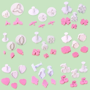Emporte-pièces en plastique en forme <span class=keywords><strong>de</strong></span> <span class=keywords><strong>cœur</strong></span> pratiques pour la Saint-Valentin, pour la pâtisserie romantique et la création <span class=keywords><strong>de</strong></span> biscuits fondants en forme <span class=keywords><strong>de</strong></span> <span class=keywords><strong>cœur</strong></span> d'amour - Product Image 3
