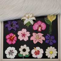 Patch floral perlé français avec motif perforé à coudre ou thermocollant pour accessoires vestimentaires sur vêtements, chaussures et sacs
