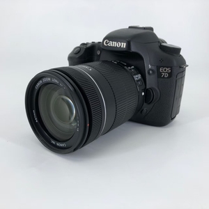 Appareil photo reflex numérique <span class=keywords><strong>Canon</strong></span> <span class=keywords><strong>7D</strong></span> + objectif 18-135 IS d'occasion, vidéo 1080P, capteur CMOS APS-C 18MP, appareil photo <span class=keywords><strong>Canon</strong></span> <span class=keywords><strong>7D</strong></span> entièrement fonctionnel. - Product Image 1