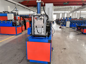 Machine de formage de profilés de gouttières métalliques pour tuyaux d'évacuation de pluie et canaux de gouttières carrés pour toitures, très demandée - Product Image 5