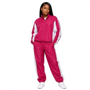 Conjunto Deportivo Cortavientos de Alta Calidad para Mujer con Logotipo Personalizado, Chaqueta de Nailon con Cremallera y Franja Lateral Blanca y Pantalones Jogger de Nailon 2026 - Product Image 1