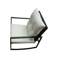 Fauteuil à bascule moderne en rotin PE, confortable, léger, portable, pour l'extérieur, design en osier, avec coussin et structure en acier, pour chambre à coucher
