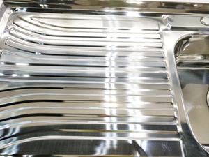 Évier de cuisine en acier inoxydable avec double égouttoir, cuve simple, finition polie, durable, pour usage commercial et domestique - Product Image 3