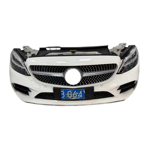 Vente en gros de kits carrosserie d'origine d'occasion pour <span class=keywords><strong>Mercedes</strong></span> <span class=keywords><strong>Classe</strong></span> C W205 Facelift Sport, pare-chocs avant avec phares et radiateur - Product Image 1