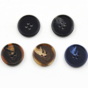 Chất lượng tốt moq nhỏ chấp nhận tùy chỉnh thực hiện bốn lỗ Vòng giả sừng nhựa người đàn ông phù hợp với nút - Product Image 4