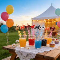 Vente en gros de gobelets réutilisables en PETG à paillettes avec breloques cheval galopant, thème équestre pour fête d'anniversaire d'enfants