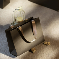 Sacs de shopping personnalisés en papier d'art écologique de luxe, recyclables, blancs, avec logos personnalisés pour chaussures, vêtements et chaussettes