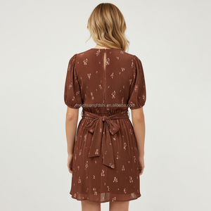 <span class=keywords><strong>Vestido</strong></span> Mini con Cuello en V, Color Marrón, Personalizado OEM, Estampado Floral, Manga Corta Abullonada, Cintura Fruncida, Chifón, Elegante, <span class=keywords><strong>para</strong></span> Fiesta - Product Image 2