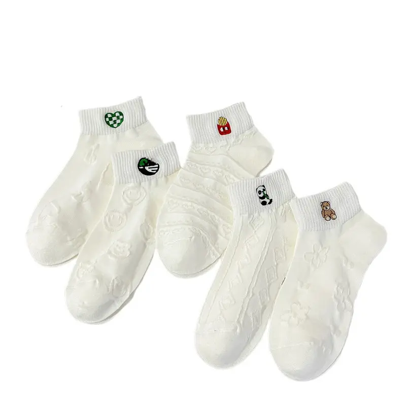 2023 femmes chaussettes sport printemps été JP style mode chaussettes femmes pur blanc broderie logo femmes slouch chaussettes