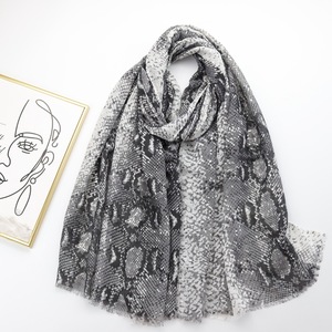 Mode serpent imprimé miroitant or paillettes écharpe <span class=keywords><strong>voile</strong></span> avec gland frange <span class=keywords><strong>lin</strong></span> tissu Long doux Hijab châle pour les femmes - Product Image 1