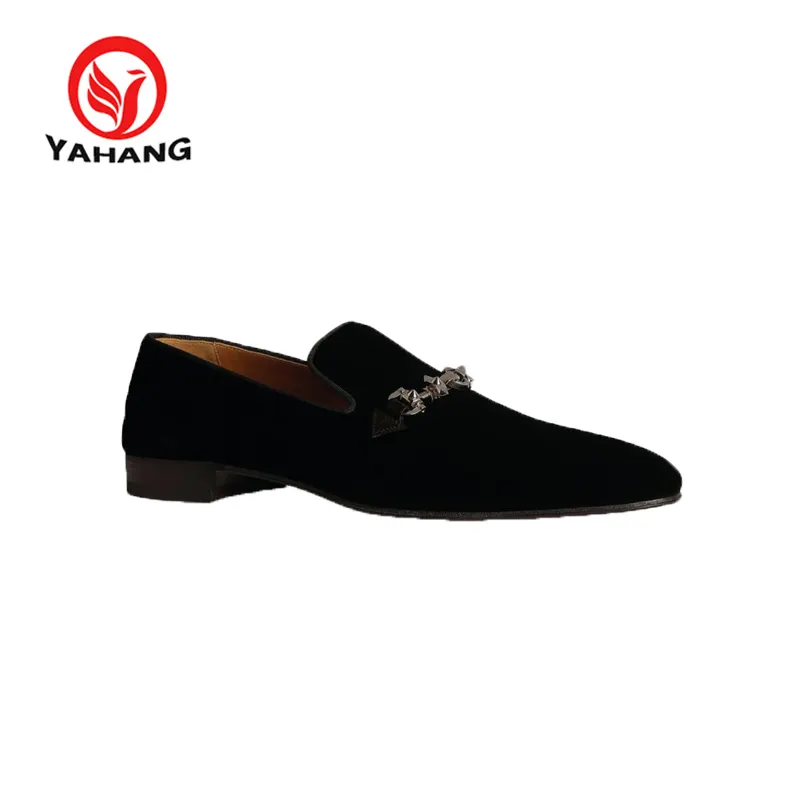 Factory direct sales can be customized outdoor leisure men black leather loafers silver rivet dress shoes
