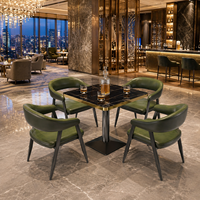 Meubles de restaurant et d'hôtel sur mesure, canapé rembourré vert, chaises de salle à manger et ensemble de table en marbre pour projets hôteliers