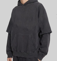 Sweat à capuche homme double couche épais avec logo personnalisé, noir délavé, coupe oversize et carrée, épaules tombantes, effet vintage usé