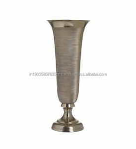 Vase à fleurs moderne en laiton fait main avec logo et couleurs personnalisés – Vase de table haut de gamme pour mariage – Prix de gros avantageux - Product Image 2