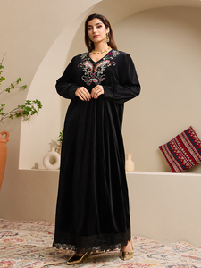 Nuovo Arrivo Elegante Abaya Invernale in Velluto, Vestito Modesto da Donna Stile Dubai/Turchia, Abaya Ricamata con Scollo a V, Abito Musulmano da Donna, Jalabiya - Product Image 1
