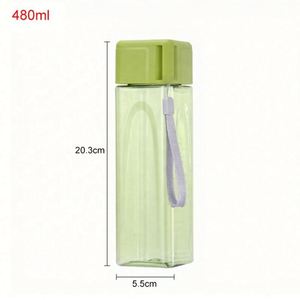 Bouteilles d'eau de voyage en plastique sans BPA de 500 ml, forme carrée, pour jus et boissons, avec sangle de transport portable pour le camping - Product Image 4