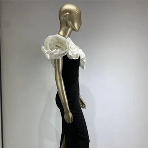   Robes de soirée longues de luxe de haute qualité, <span class=keywords><strong>blanches</strong></span>, avec de grandes <span class=keywords><strong>fleurs</strong></span> 3D, sans bretelles, moulantes, élégantes pour femmes, <span class=keywords><strong>robe</strong></span> bandage - Product Image 4