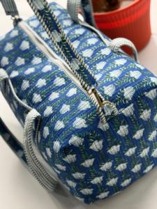 Bolsa de lona de algodón de moda con cierre de cremallera de impresión elegante On-The-Go Essentials para viajar - Product Image 3