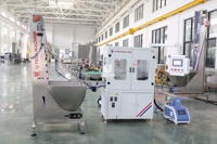 Machine de collage de tampons de garnissage pour bouchons, à station unique, à changement rapide de taille de bouchon, haute précision, pour bouchons en plastique