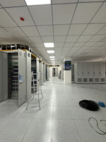 Directo de Fábrica: Piso Elevado Antiestático con Superficie de Cerámica, Alta Capacidad de Carga para Centros de Datos