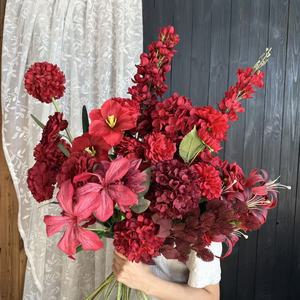 Decoración de Boda con Flores de Plástico Suave Hechas a Mano en Rojo con Diseño de Rosa para Salón - Product Image 2