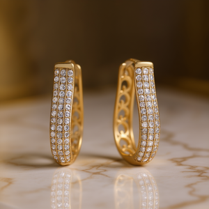 Pendientes Huggie de Lujo con Baño de Oro y Cristales de Estrás con Engaste de Canal para Mujer, Uso Diario, Chapados en Oro de 18K - Product Image 2